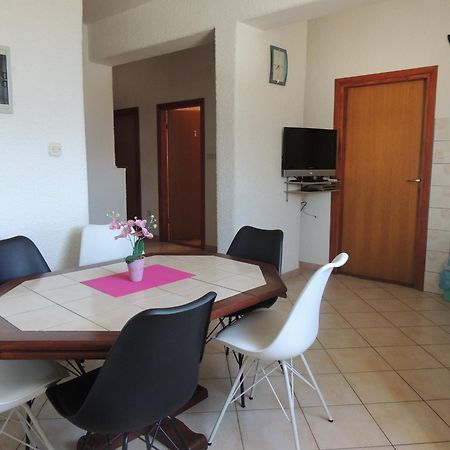 Apartment Nela Бале Екстериор снимка