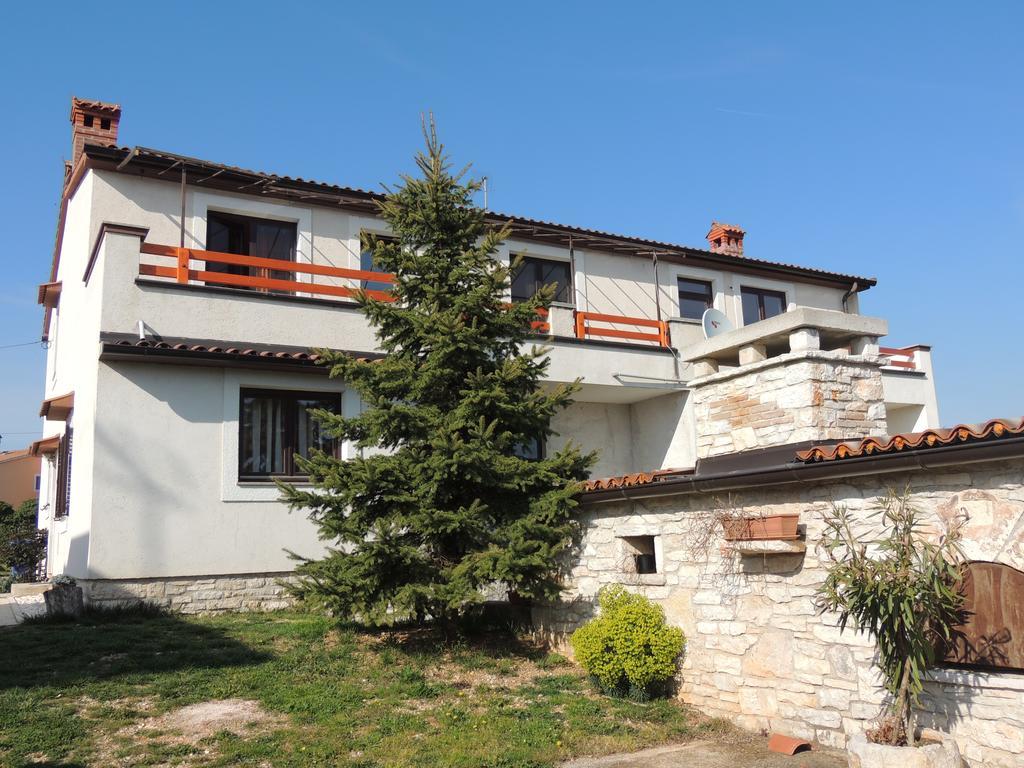 Apartment Nela Бале Стая снимка